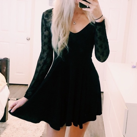 Urban Outfitters Dresses & Skirts - Urban Outfitters Long Sleeve Lace Dress Open Back